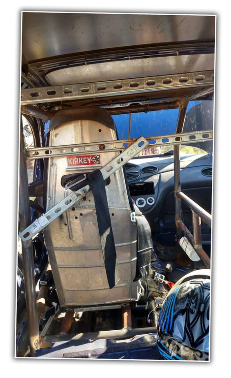 Illustration for article titled This Is The Most Terrifyingly Crappy Roll Cage You've Ever Seen